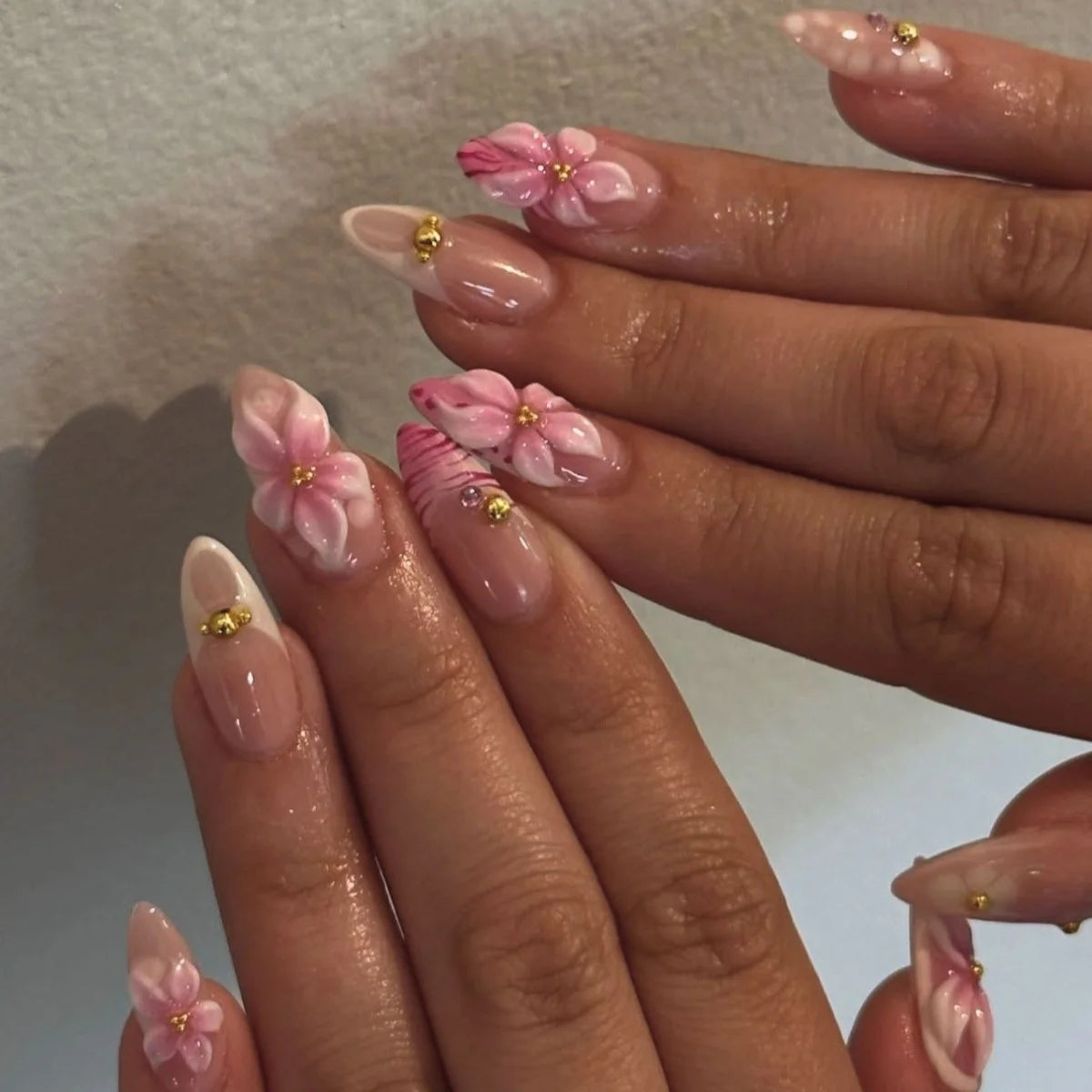 24pcs Flower Themed Mid-length Almond Press on Nails